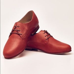 Brand new, never worn Nisolo Oliver scarlet oxford